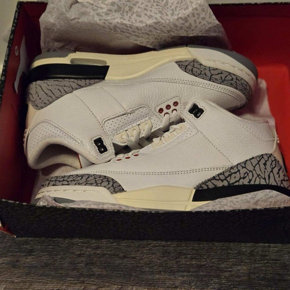 Brand New Jordan 3s - Picture 4 of 6